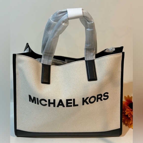 Michael Kors Black & Cream Logo Commuter Tote Chic Everyday Carryall NWT ✨ - Picture 2 of 10
